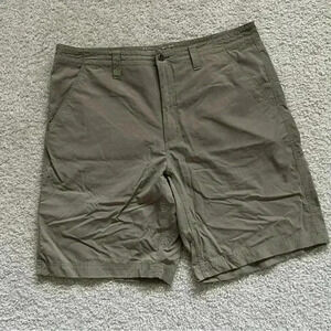 Mountain Hardwear Shorts Mens Size 38 Nylon Khaki Tan Outdoor Hiking 10” Inseam